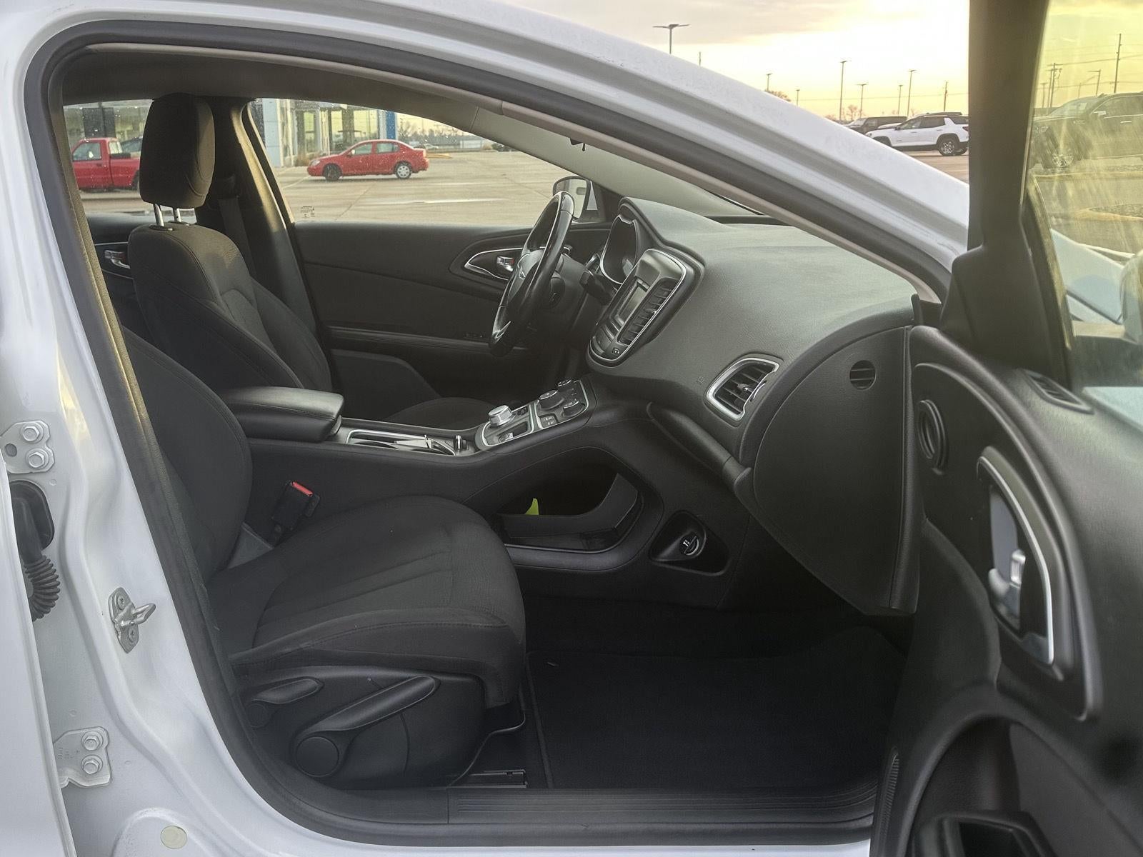 2016 Chrysler 200 Touring