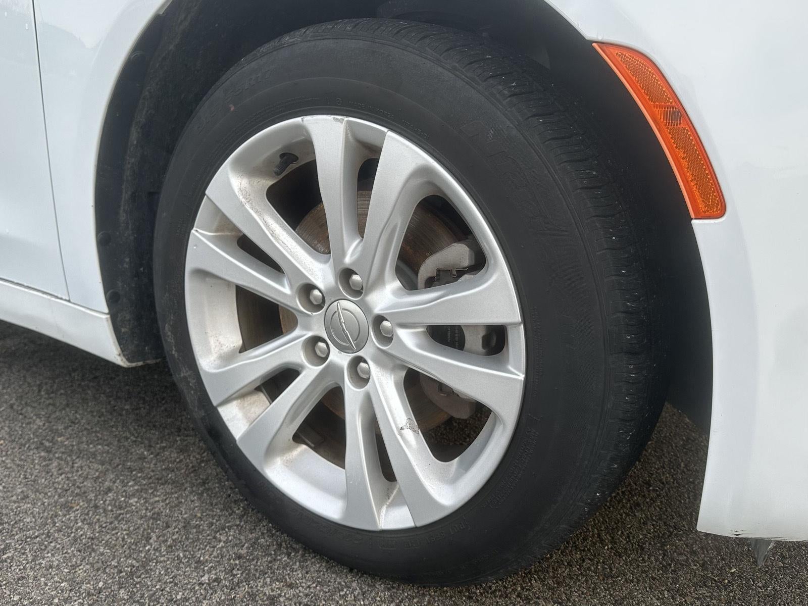 2016 Chrysler 200 Touring