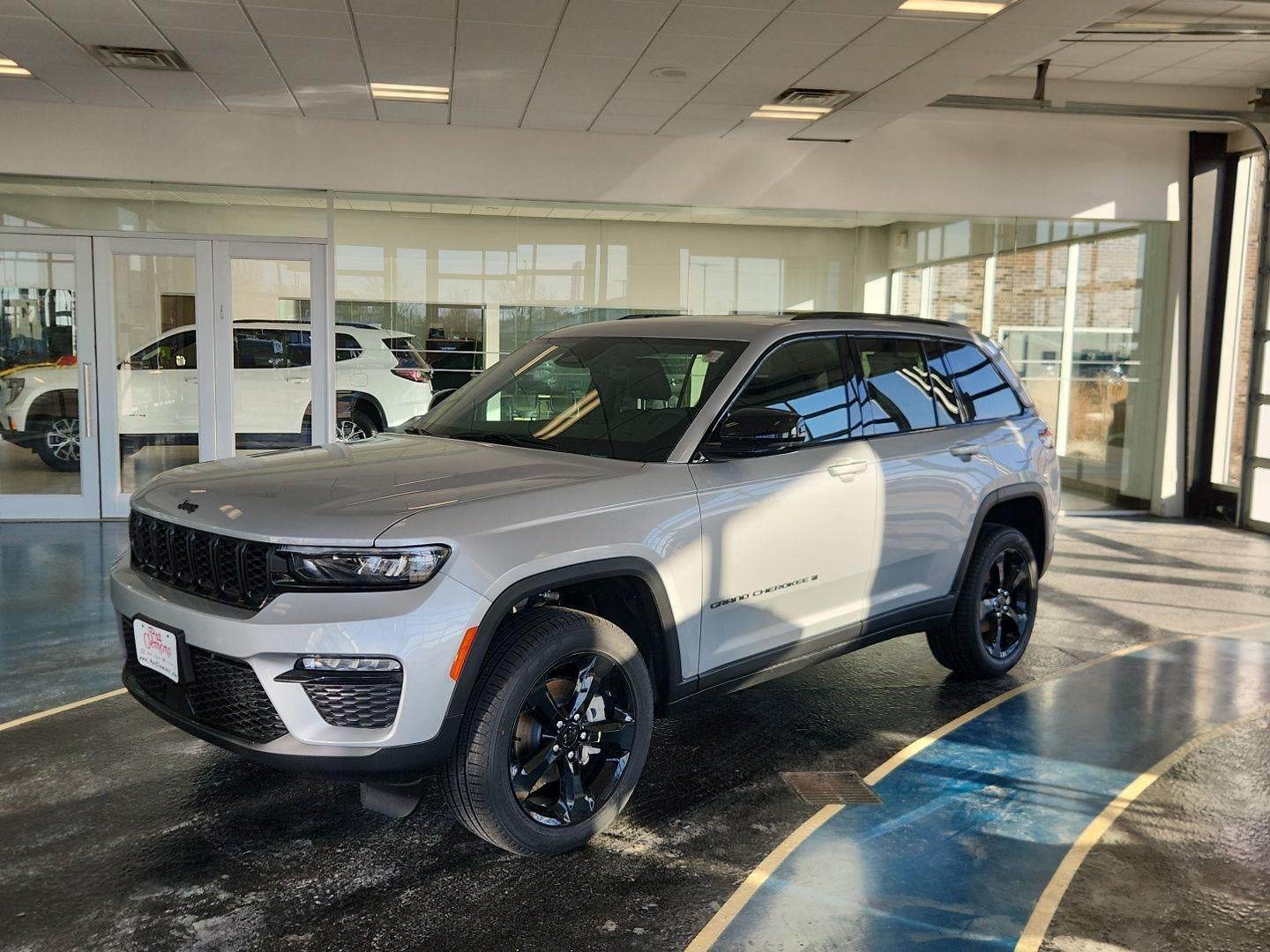 2025 Jeep GRAND CHEROKEE Base