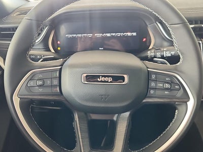 2025 Jeep GRAND CHEROKEE Base