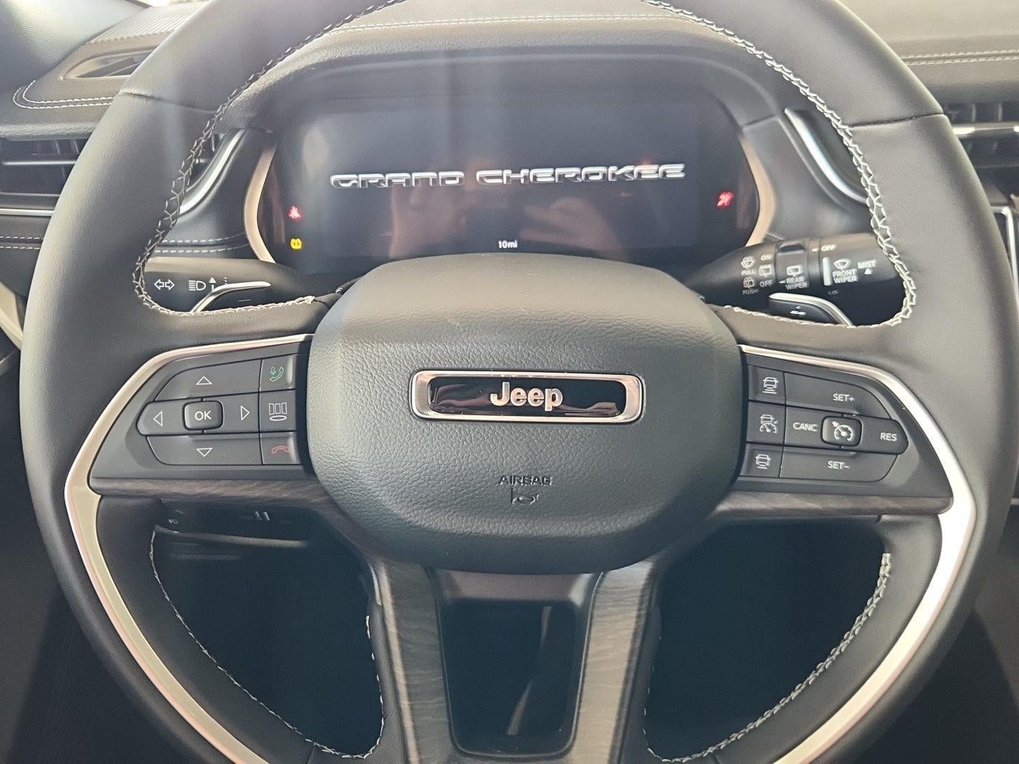 2025 Jeep GRAND CHEROKEE Base