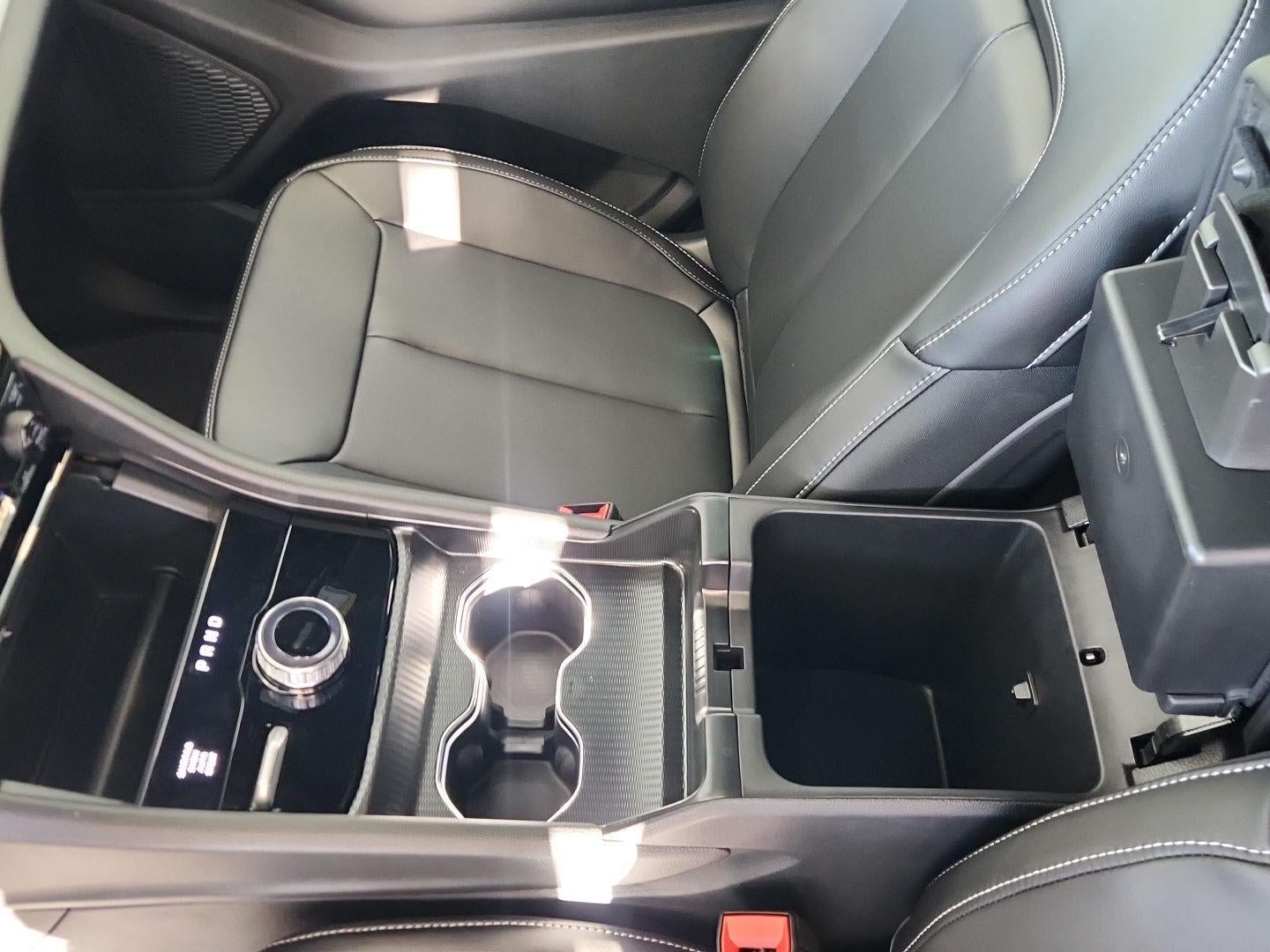 2025 Jeep GRAND CHEROKEE Base