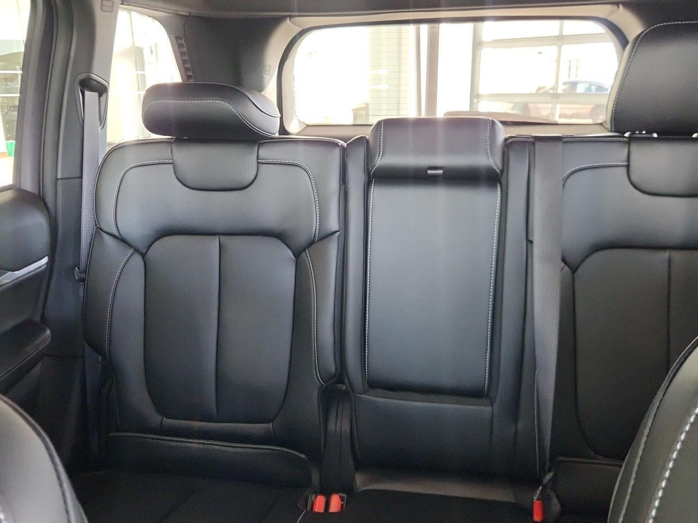 2025 Jeep GRAND CHEROKEE Base