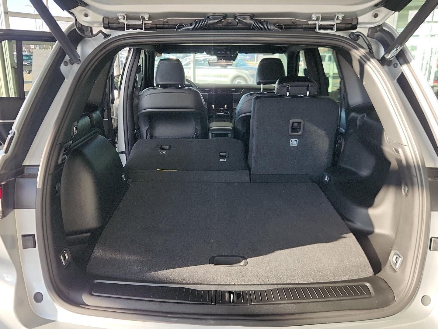 2025 Jeep GRAND CHEROKEE Base