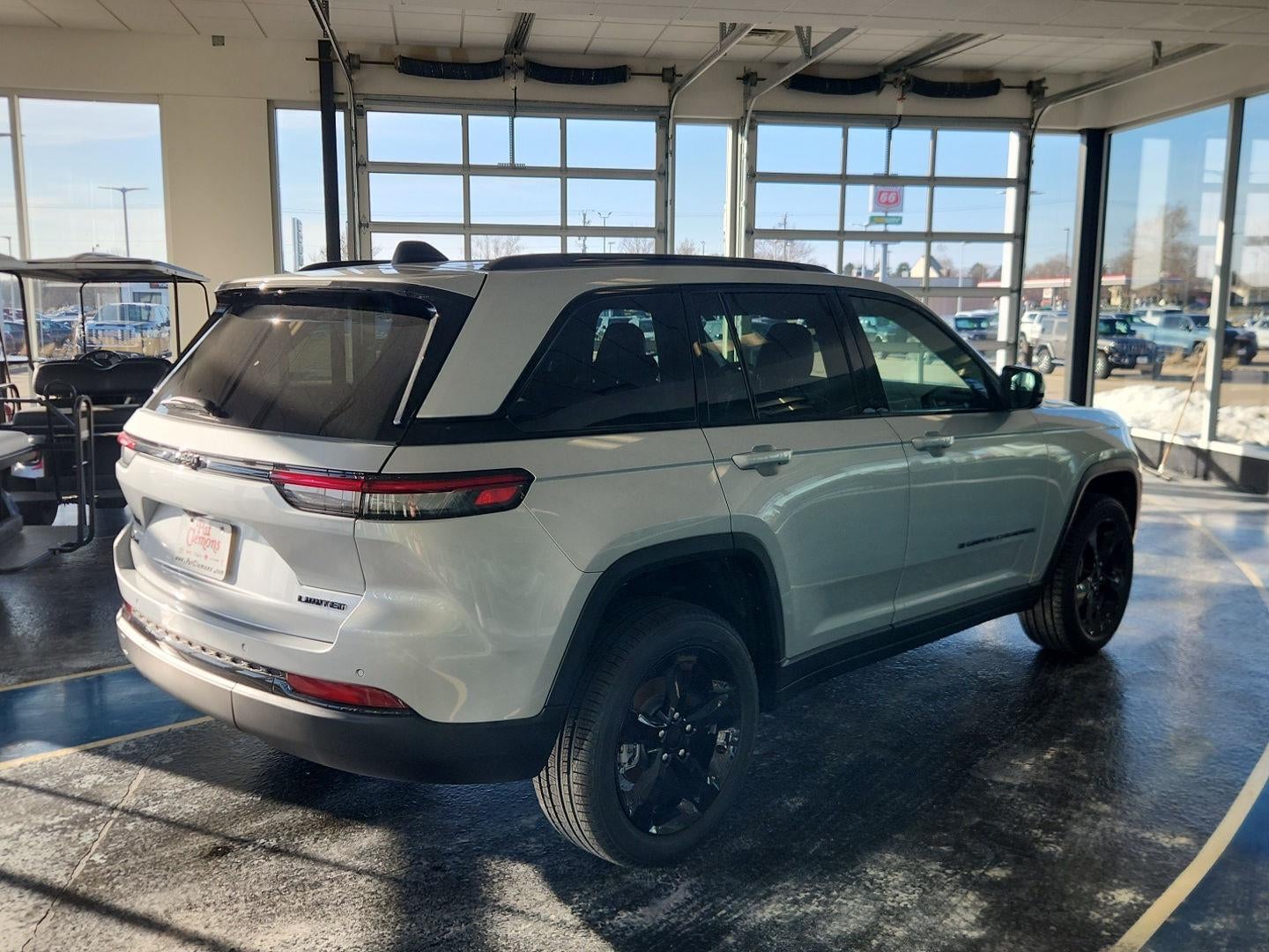 2025 Jeep GRAND CHEROKEE Base