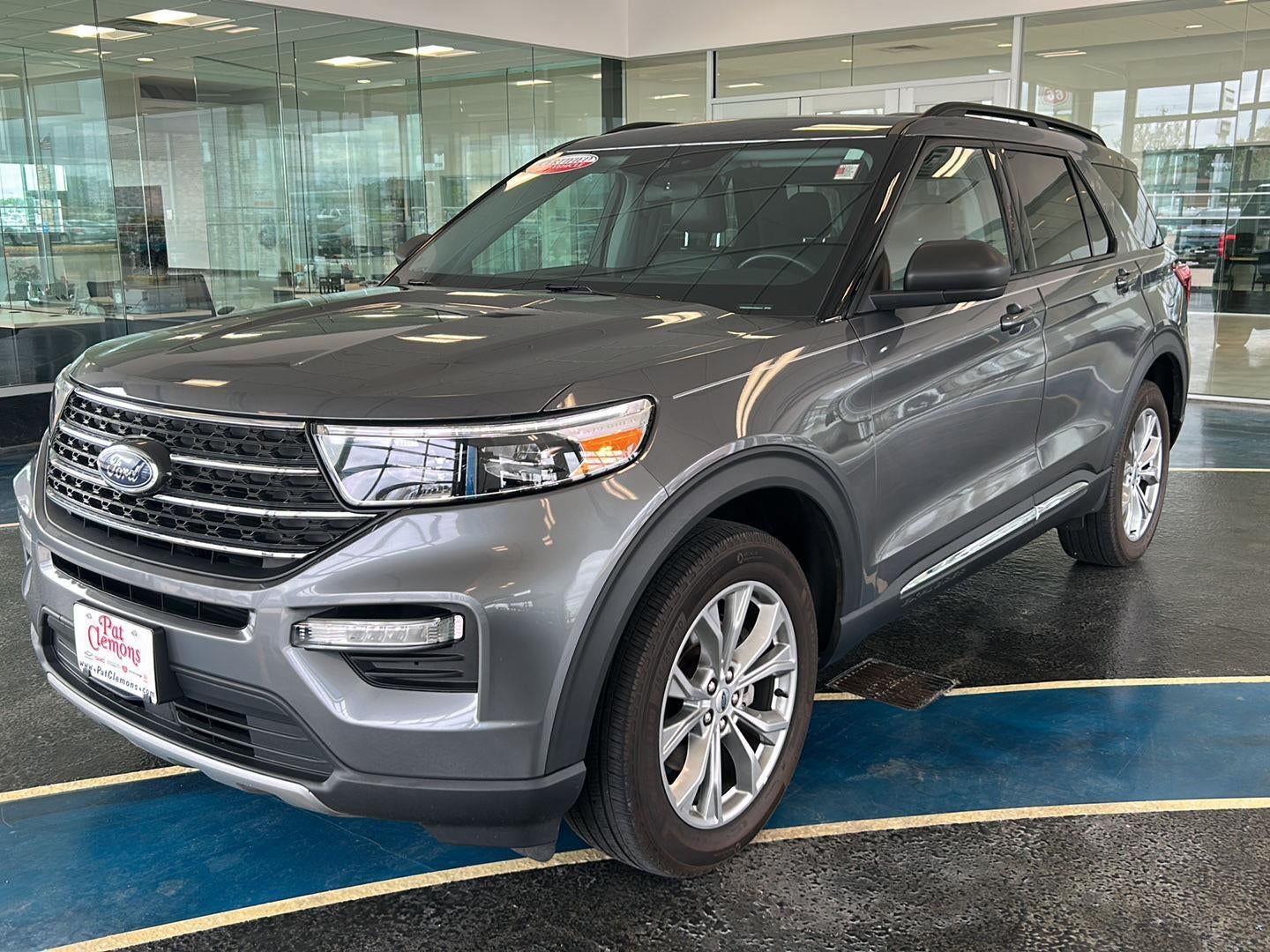 2023 Ford Explorer XLT 4WD's photo