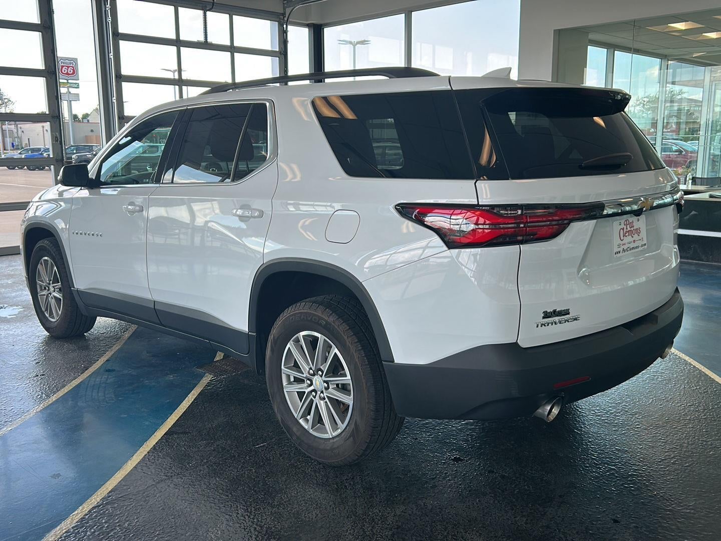 2023 Chevrolet Traverse LT Leather