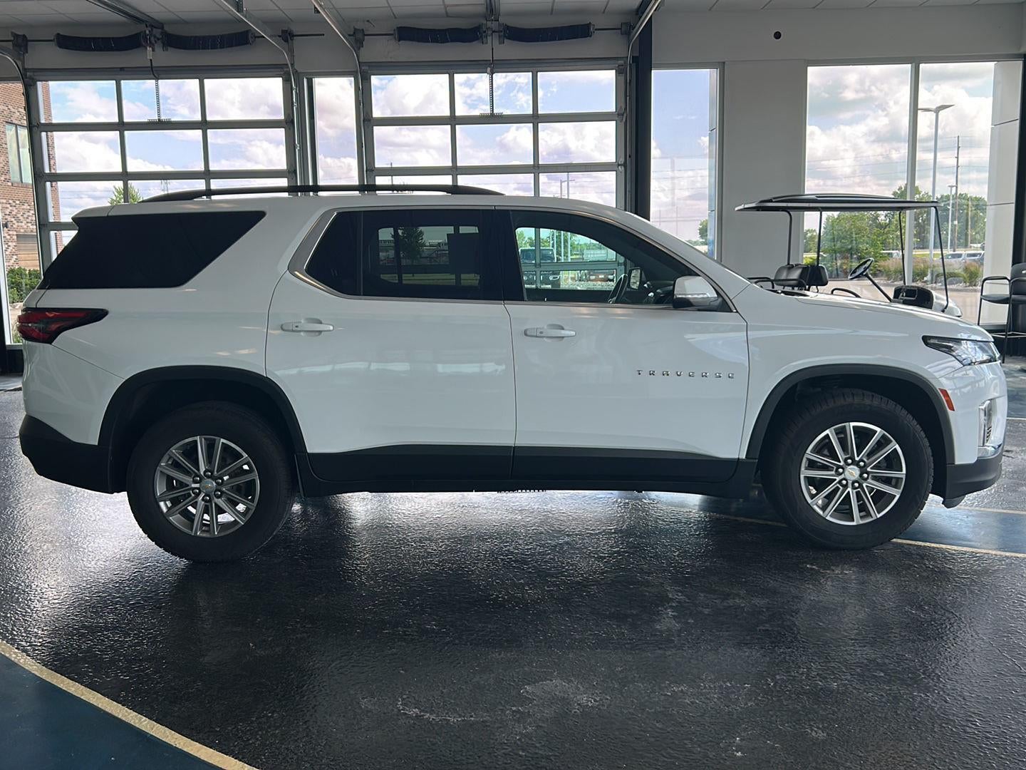 2023 Chevrolet Traverse LT Leather