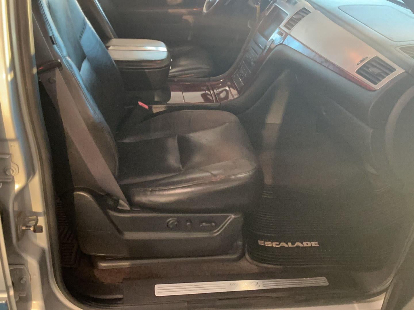 2011 Cadillac Escalade Luxury