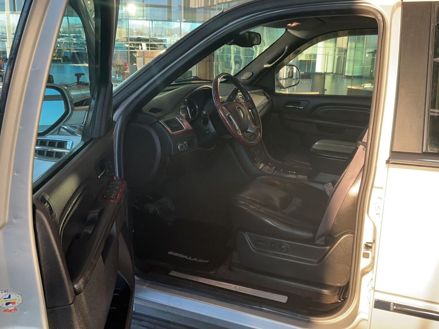 2011 Cadillac Escalade Luxury