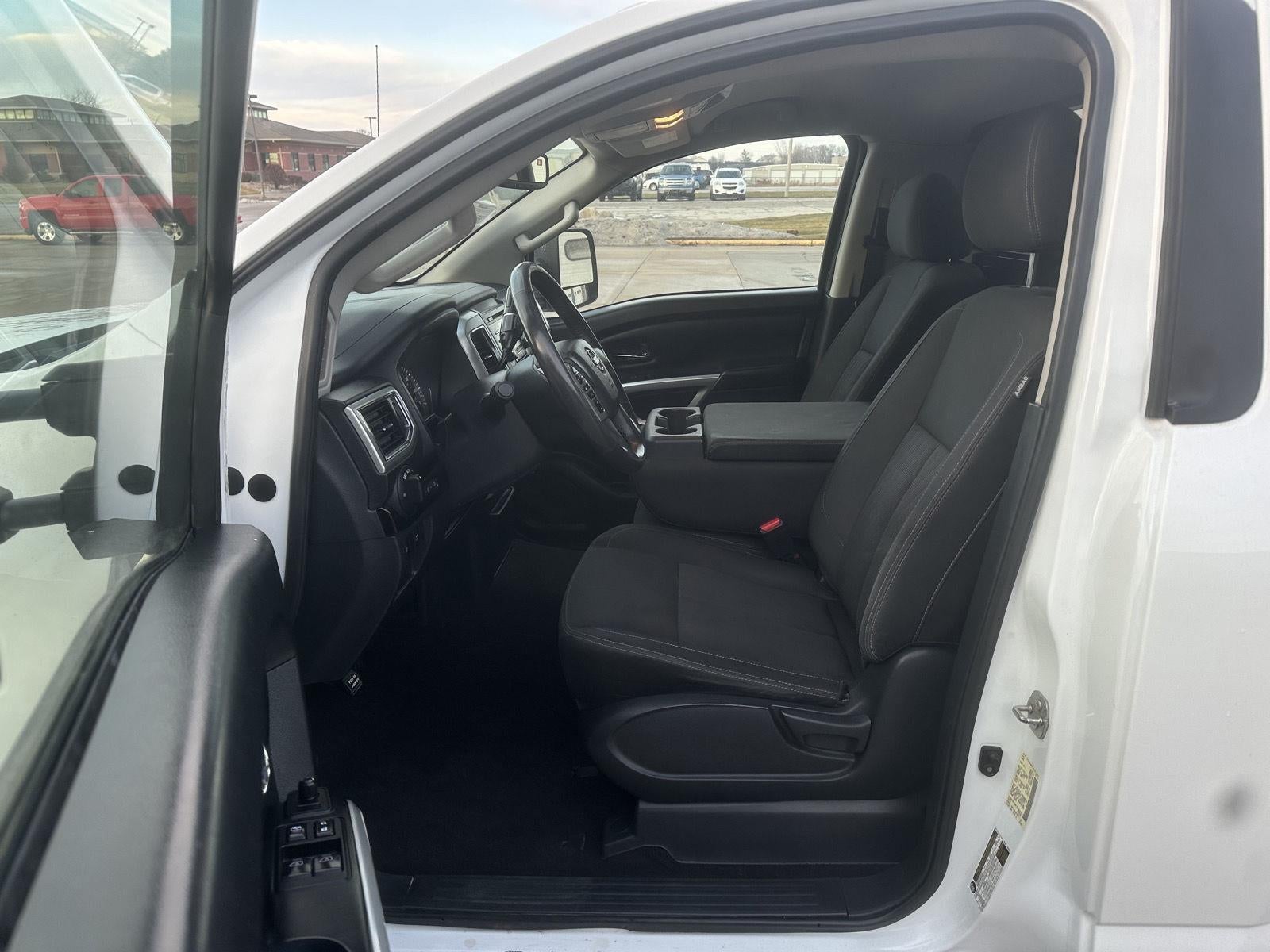 2017 Nissan Titan XD SV