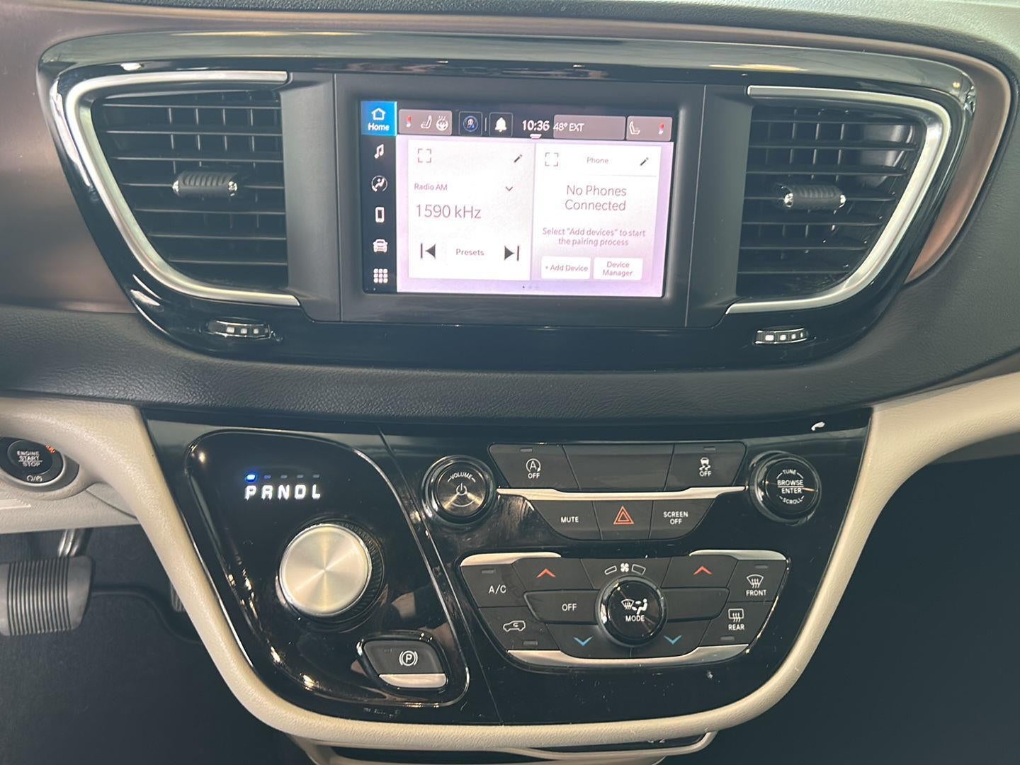 2023 Chrysler Voyager LX