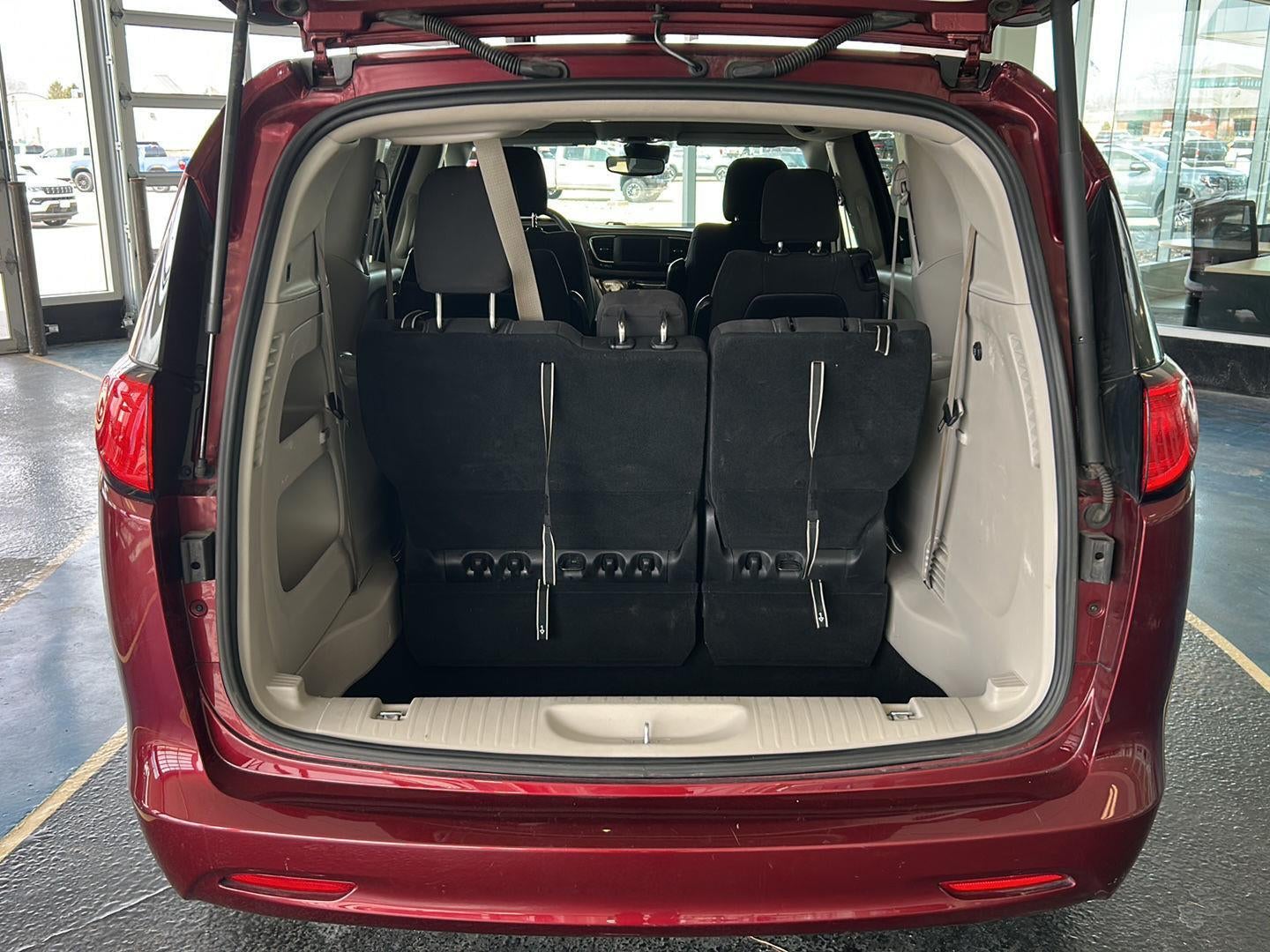 2023 Chrysler Voyager LX