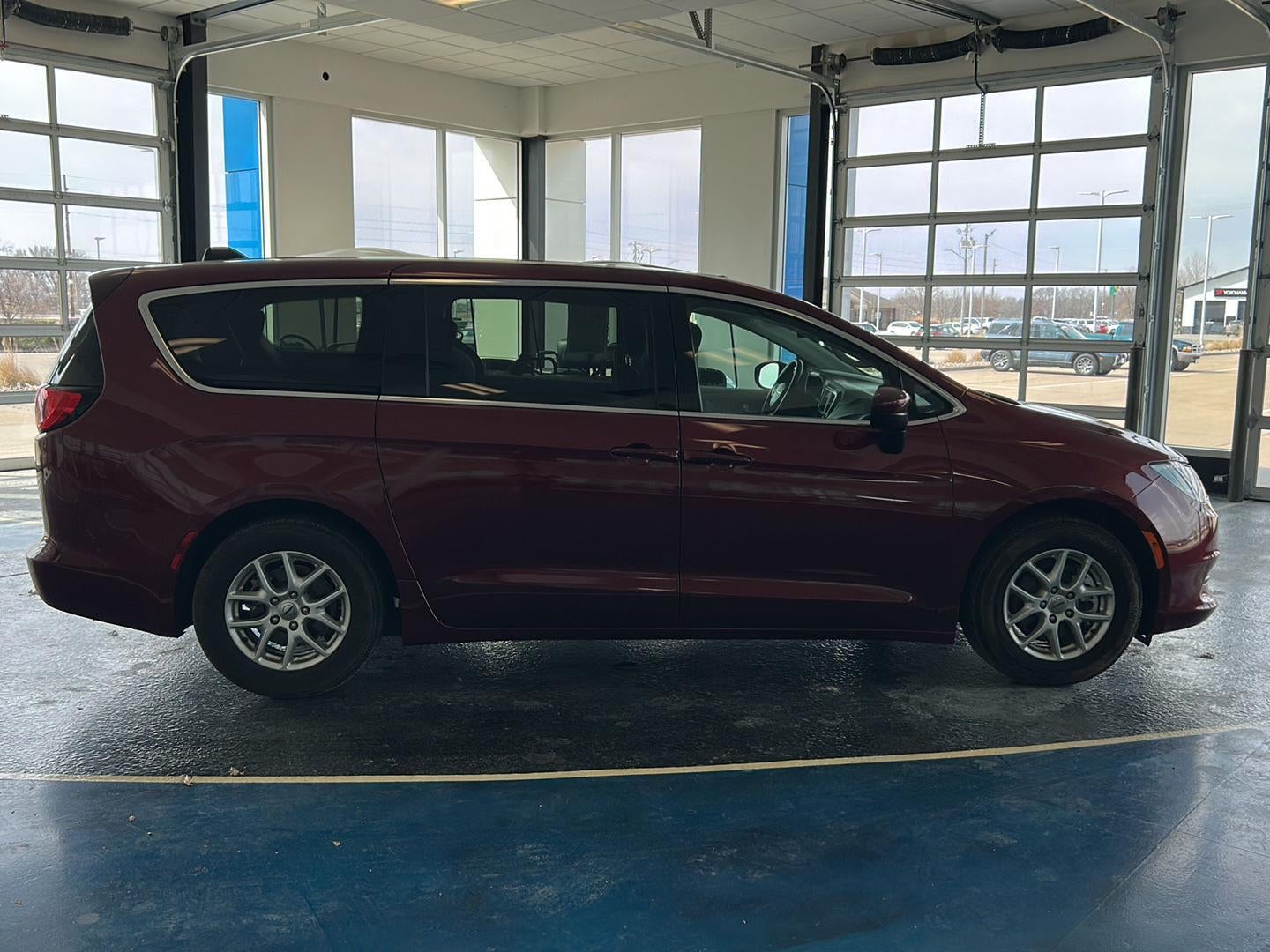 2023 Chrysler Voyager LX