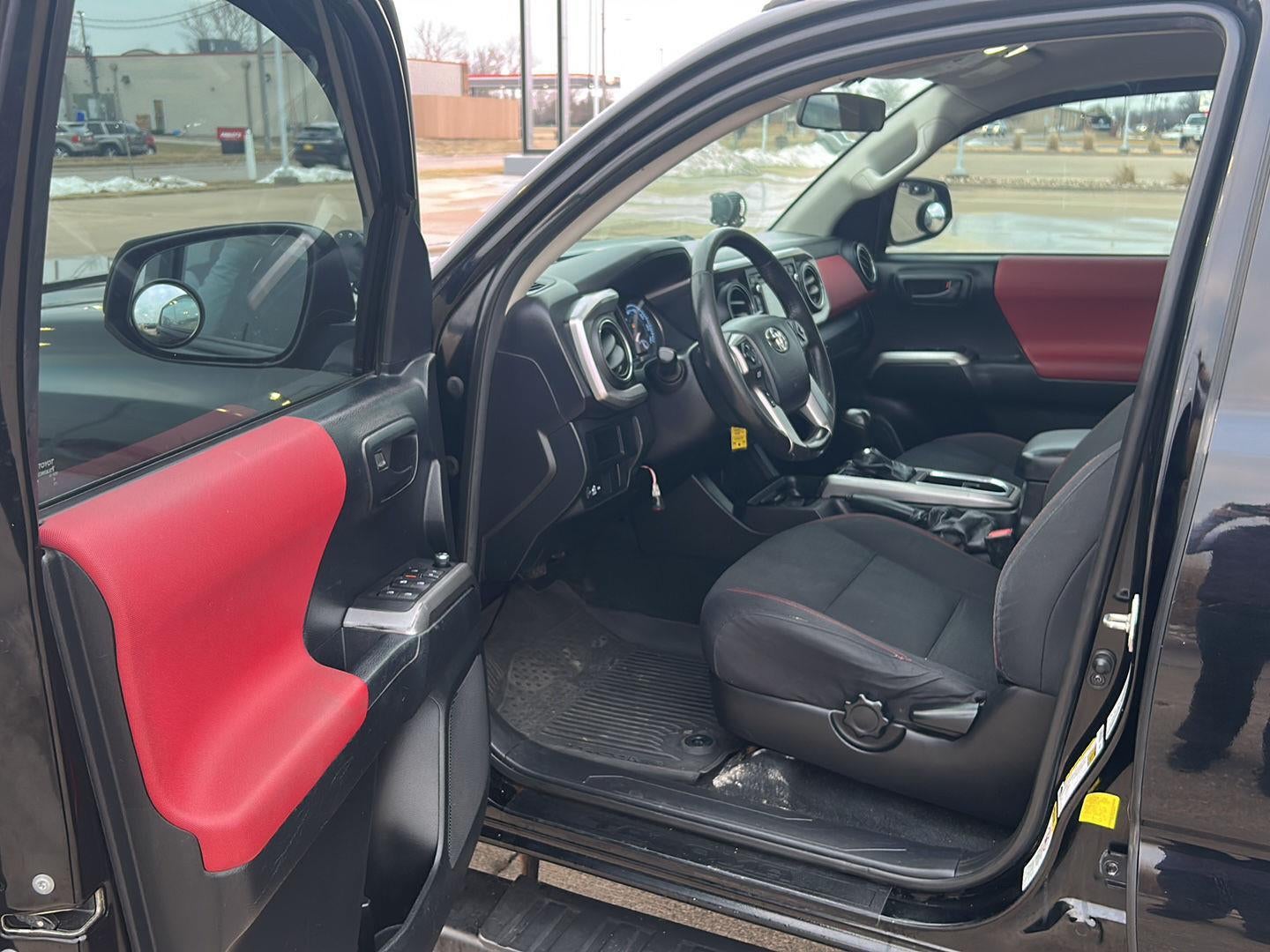 2016 Toyota Tacoma SR