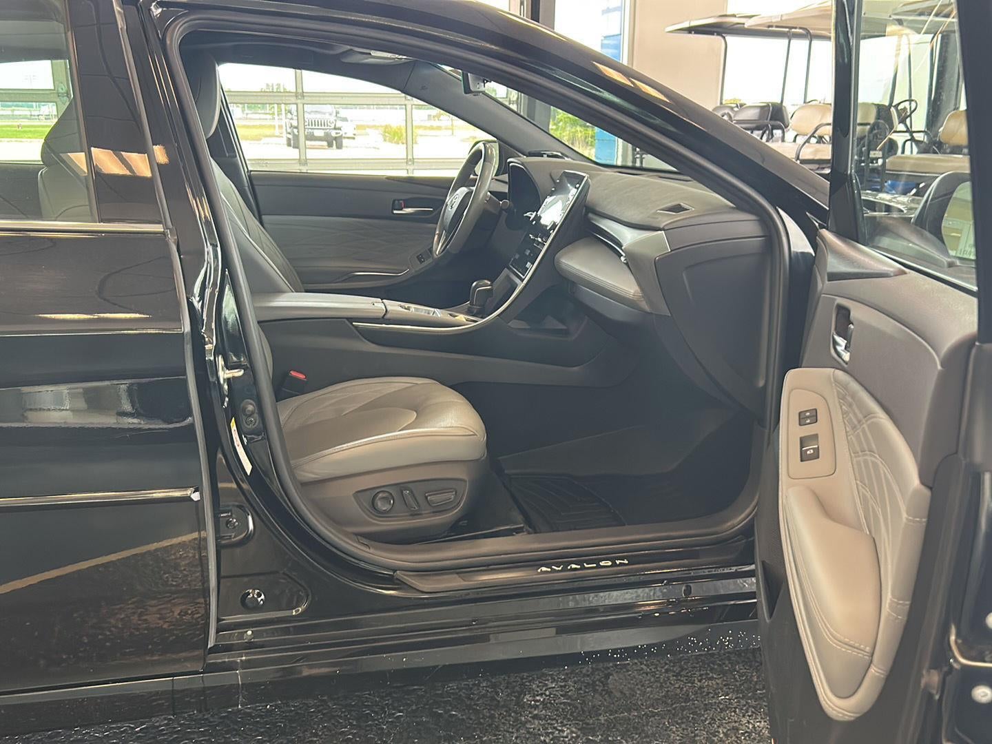 2019 Toyota Avalon Hybrid Limited