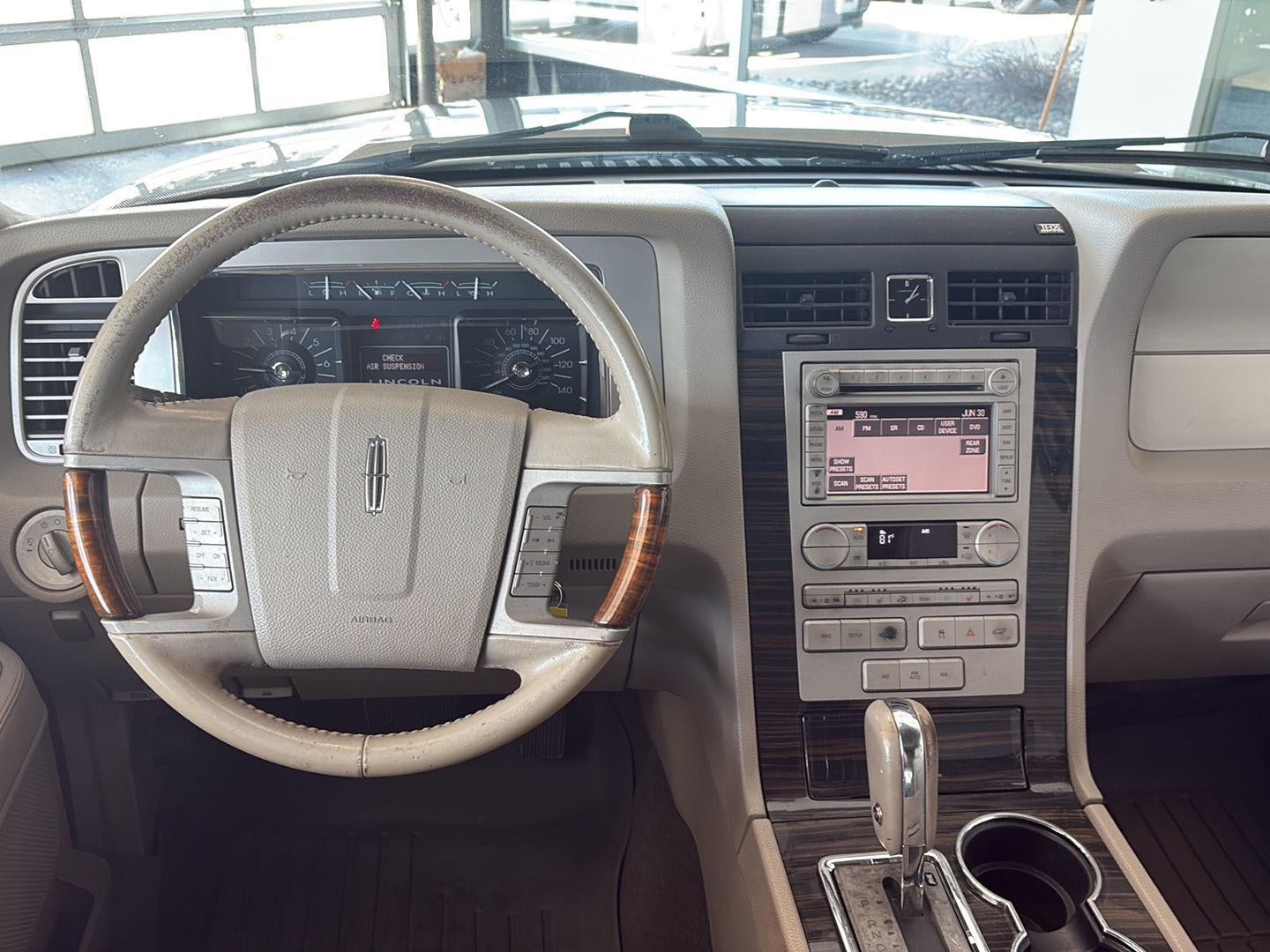 2008 Lincoln Navigator Base