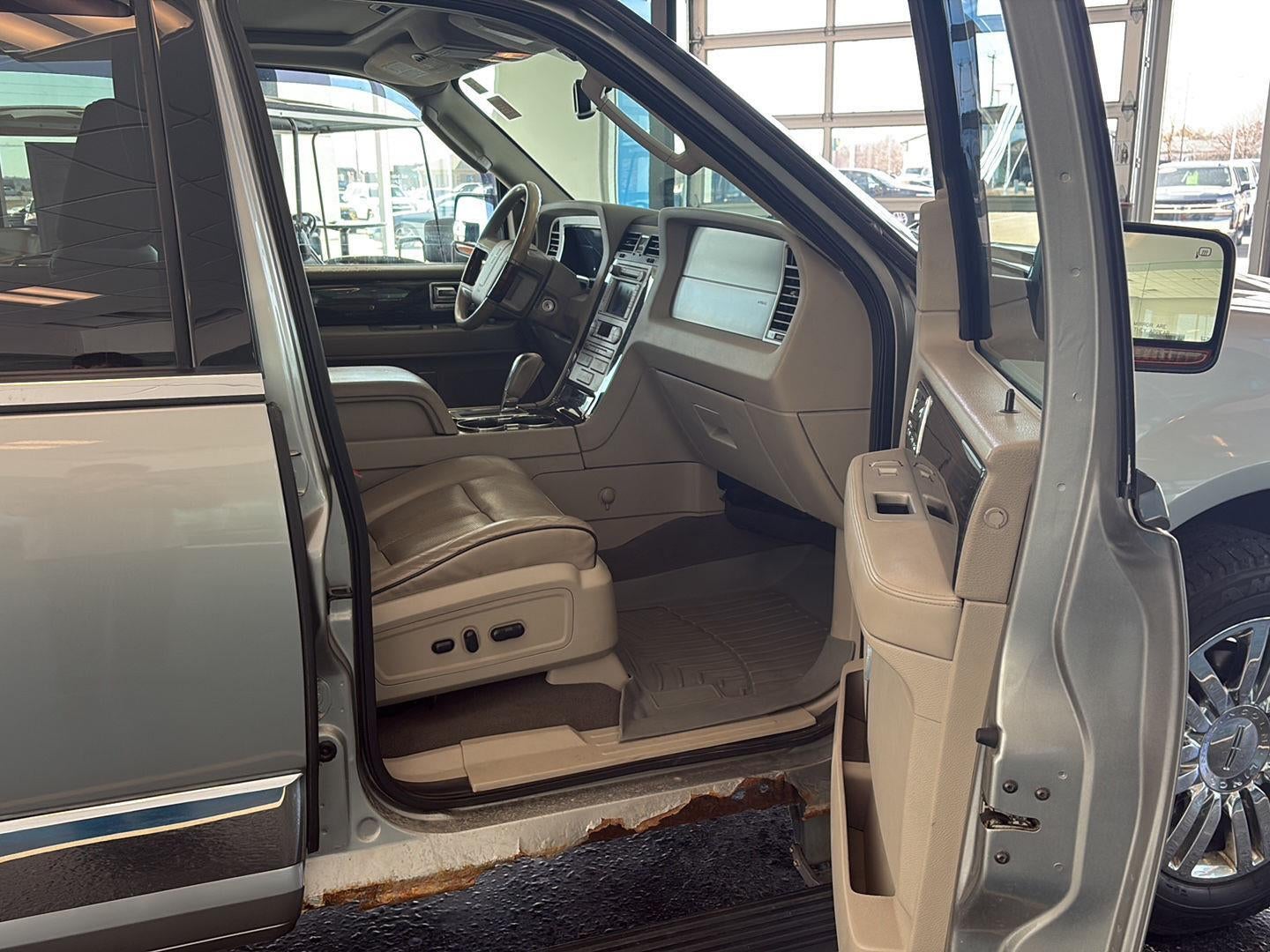 2008 Lincoln Navigator Base