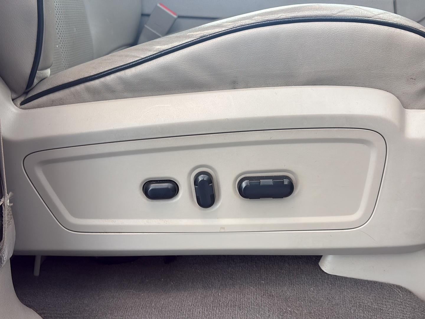 2008 Lincoln Navigator Base