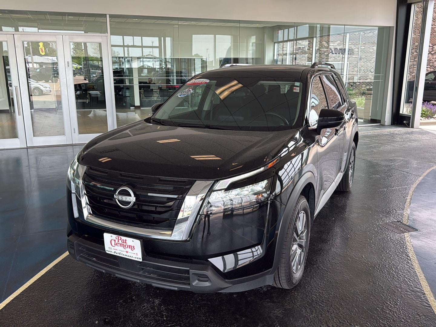 2025 Nissan Pathfinder SV