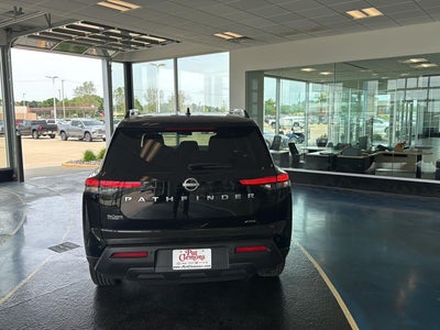 2025 Nissan Pathfinder SV
