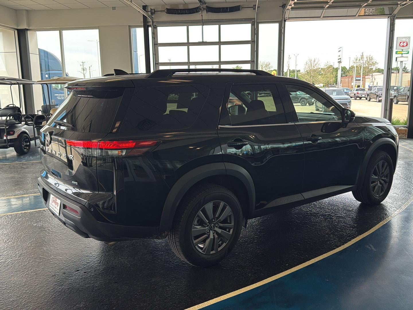 2025 Nissan Pathfinder SV