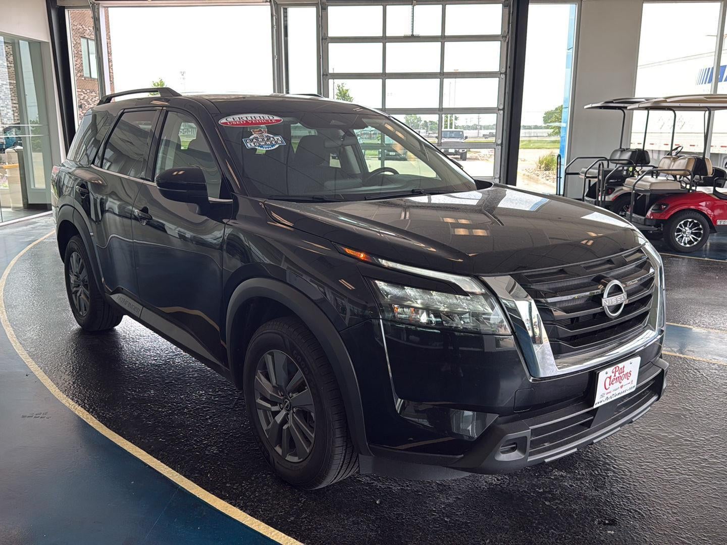 2025 Nissan Pathfinder SV